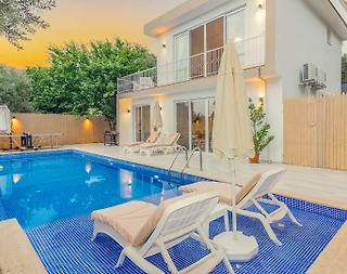 Kaş Üzümlü'de Çekirdek Ailelere Uygun, Özel Havuzlu, Jakuzili Villa - 4