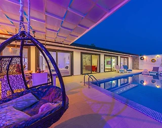 Kaş Üzümlü'de Çocuk Oyun Alanlı, Özel Havuzlu, Jakuzili Villa  - 1