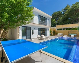 Kaş Üzümlü'de Çocuk Oyun Parklı, Jakuzili, Muhafazakar Villa - 2
