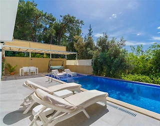 Kaş Üzümlü'de Çocuk Oyun Parklı, Jakuzili, Muhafazakar Villa - 4