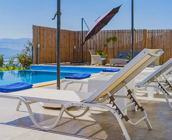 Kaş Üzümlü'de Dağ ve Doğa Manzaralı, Özel Havuzlu, Modern Villa - 1