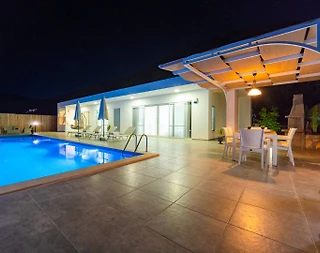 Kaş Üzümlü'de Dağ ve Doğa Manzaralı, Özel Havuzlu, Modern Villa - 1