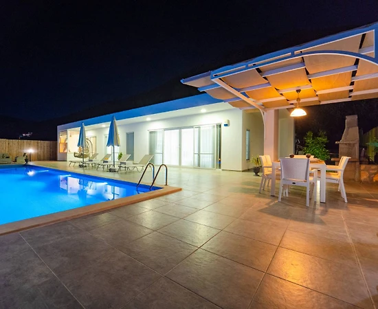 Kaş Üzümlü'de Dağ ve Doğa Manzaralı, Özel Havuzlu, Modern Villa - 1