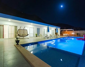 Kaş Üzümlü'de Dağ ve Doğa Manzaralı, Özel Havuzlu, Modern Villa - 2