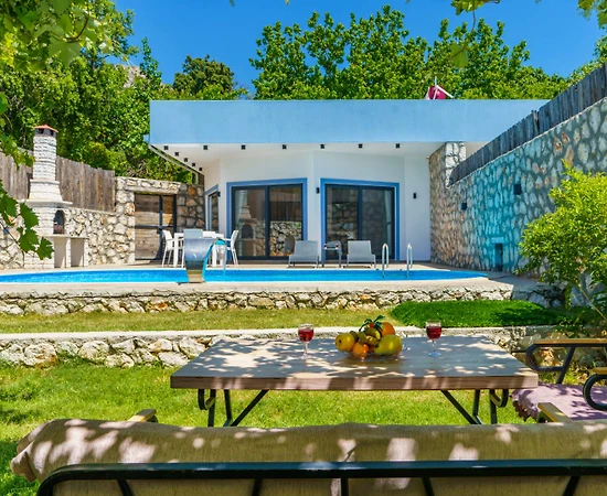 Kaş Üzümlü'de Doğa İçerisinde, Özel Havuzlu, Balayı Villası - 1