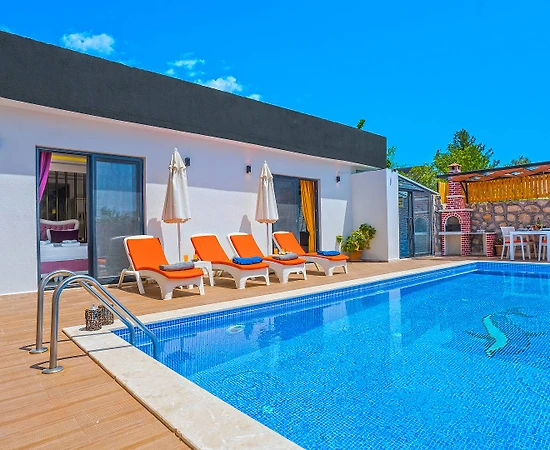 Kaş Üzümlü'de Doğa İçerisinde, Özel Havuzlu, Kiralık Villa - 1