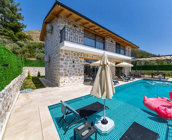 Kaş Üzümlü'de Doğa İle İç İçe, Özel Havuzlu, Kiralık Villa - 1