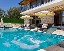 Kaş Üzümlü'de Doğa İle İç İçe, Özel Havuzlu, Kiralık Villa - 2