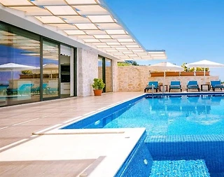 Kaş Üzümlü'de Doğa Manzaralı, Isıtmalı Özel Havuzlu, Konforlu Villa - 1