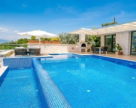 Kaş Üzümlü'de Doğa Manzaralı, Isıtmalı Özel Havuzlu, Konforlu Villa - 2