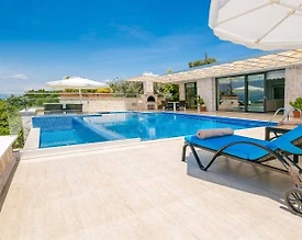 Kaş Üzümlü'de Doğa Manzaralı, Isıtmalı Özel Havuzlu, Konforlu Villa - 3