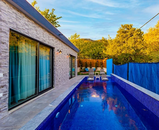 Kaş Üzümlü'de Doğa Manzaralı, Özel Havuzlu, Balayı Villası - 1