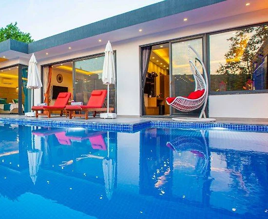 Kaş Üzümlü'de Doğa Manzaralı, Özel Havuzlu, Jakuzili Villa - 1