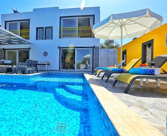 Kaş Üzümlü'de Doğa Manzaralı, Özel Havuzlu, Muhafazakar Villa - 1