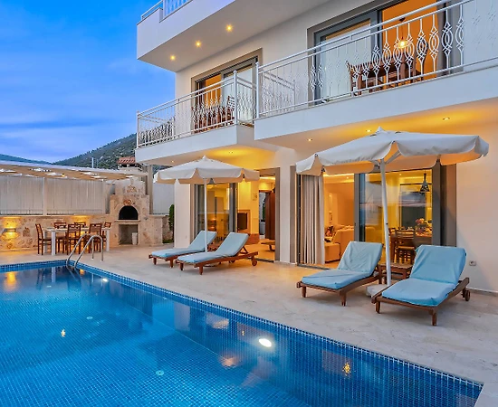 Kaş Üzümlü'de Geniş Ailelere Uygun, Özel Havuzlu, 3+1 Villa - 1