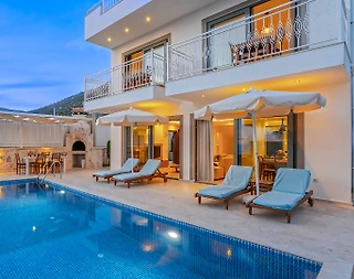 Kaş Üzümlü'de Geniş Ailelere Uygun, Özel Havuzlu, 3+1 Villa - 1