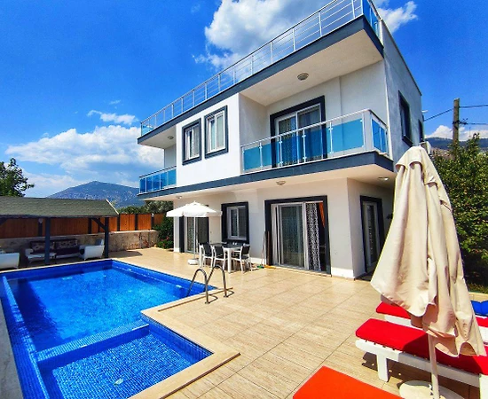 Kaş Üzümlü'de Geniş Ailelere Uygun, Özel Havuzlu, 6 Kişilik Villa - 1