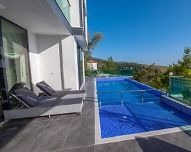Kaş Üzümlü'de Geniş Ailelere Uygun, Özel Havuzlu, Konforlu Villa - 2