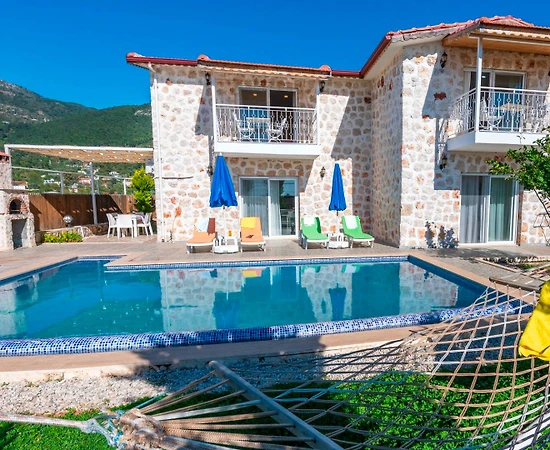 Kaş Üzümlü'de Geniş Bahçeli, Özel Havuzlu, 3+1 Taş Villa - 1