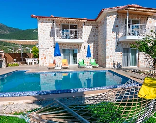 Kaş Üzümlü'de Geniş Bahçeli, Özel Havuzlu, 3+1 Taş Villa - 1