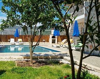 Kaş Üzümlü'de Geniş Bahçeli, Özel Havuzlu, 3+1 Taş Villa - 4