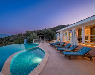 Kaş Üzümlü'de Geniş Bahçeli, Özel Havuzlu, 3+1 Villa - 2