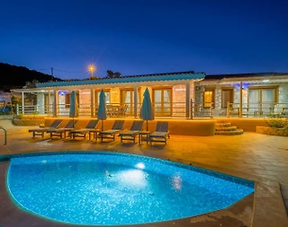 Kaş Üzümlü'de Geniş Bahçeli, Özel Havuzlu, 3+1 Villa - 4