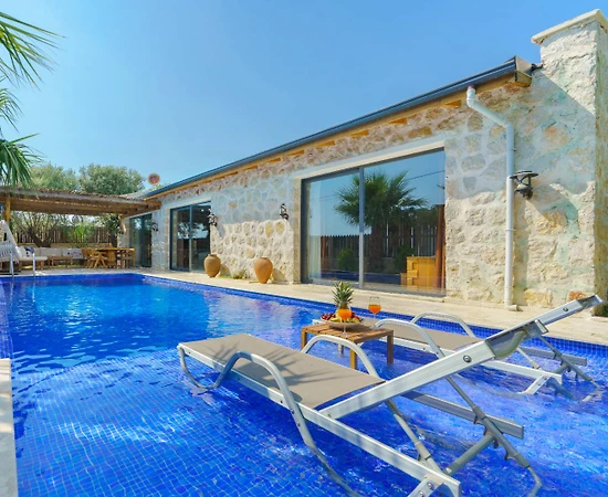 Kaş Üzümlü'de Huzurlu Doğada, Özel Havuzlu, Konforlu Villa - 1