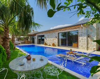 Kaş Üzümlü'de Huzurlu Doğada, Özel Havuzlu, Konforlu Villa - 2