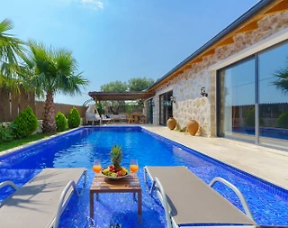 Kaş Üzümlü'de Huzurlu Doğada, Özel Havuzlu, Konforlu Villa - 4