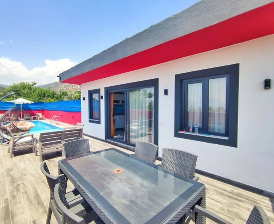 Kaş Üzümlü'de Minimalist Tasarımlı, Özel Havuzlu, Kiralık Villa - 1