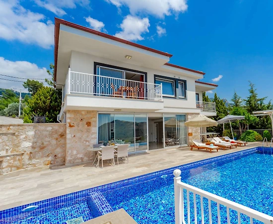 Kaş Üzümlü'de Muhteşem Deniz Manzaralı, Sonsuzluk Havuzlu, Kiralık Villa - 1