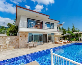 Kaş Üzümlü'de Muhteşem Deniz Manzaralı, Sonsuzluk Havuzlu, Şık Villa - 1