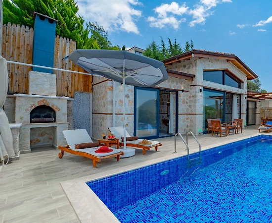 Kaş Üzümlü'de Muhteşem Doğa Manzaralı, Özel Havuzlu, Konforlu Villa - 1