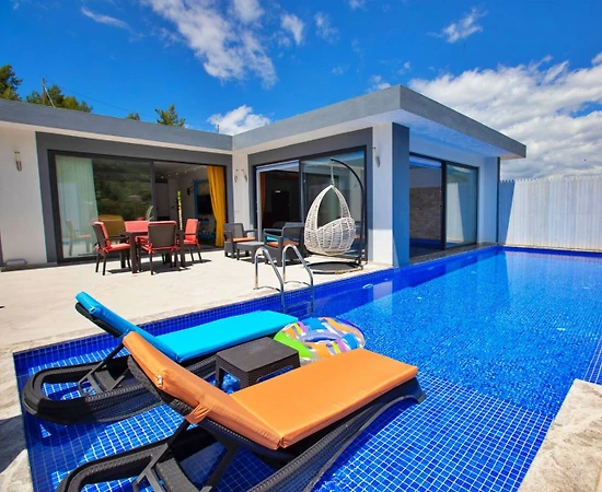 Kaş Üzümlü'de Muhteşem Doğada, Açık ve Kapalı Havuzlu, 1+1 Kiralık Villa - 1