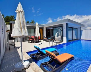 Kaş Üzümlü'de Muhteşem Doğada, Açık ve Kapalı Havuzlu, 1+1 Kiralık Villa - 2
