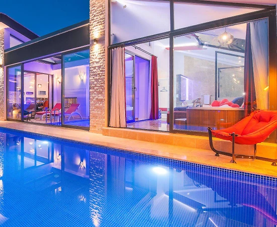 Kaş Üzümlü'de Muhteşem Doğada, Özel Havuzlu, Sinema Odalı, Lüks Villa - 1