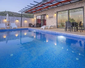 Kaş Üzümlü'de Muhteşem Doğada, Özel Havuzlu, Sinema Odalı Villa - 2