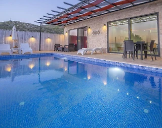 Kaş Üzümlü'de Muhteşem Doğada, Özel Havuzlu, Sinema Odalı Villa - 2
