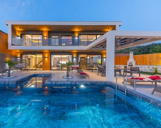 Kaş Üzümlü'de Muhteşem Manzaralı, Özel Havuzlu, Lüks Villa - 1