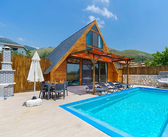 Kaş Üzümlü'de Nezih Konumda, Özel Havuzlu, Jakuzili Bungalov - 1