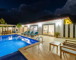 Kaş Üzümlü'de Nezih Konumda, Özel Havuzlu, Jakuzili Villa - 1