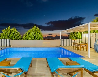 Kaş Üzümlü'de Nezih Konumda, Özel Havuzlu, Jakuzili Villa  - 2