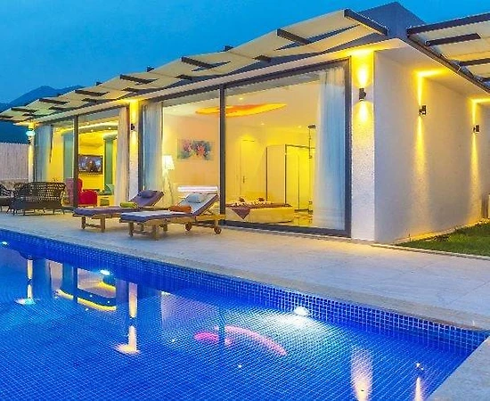 Kaş Üzümlü'de Nezih Konumda, Özel Havuzlu, Kiralık Balayı Villası - 1