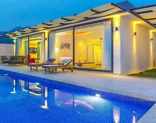 Kaş Üzümlü'de Nezih Konumda, Özel Havuzlu, Kiralık Balayı Villası - 1