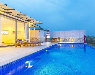 Kaş Üzümlü'de Nezih Konumda, Özel Havuzlu, Kiralık Balayı Villası - 2