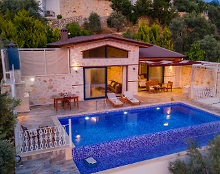 Kaş Üzümlü'de Panoramik Doğa Manzaralı, Özel Havuzlu, Konforlu Villa - 1