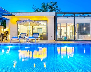 Kaş Üzümlü'de Sakin Konumda, Isıtmalı Havuzlu, 1+1 Villa - 1