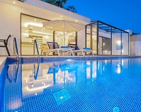 Kaş Üzümlü'de Sakin Konumda, Isıtmalı Havuzlu, 1+1 Villa - 2