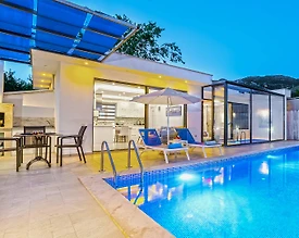 Kaş Üzümlü'de Sakin Konumda, Isıtmalı Havuzlu, 1+1 Villa - 3